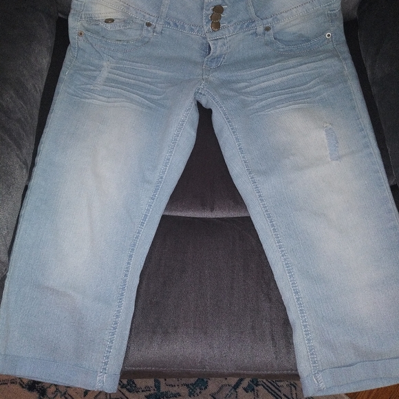 No Boundaries Capri - Picture 3 of 3